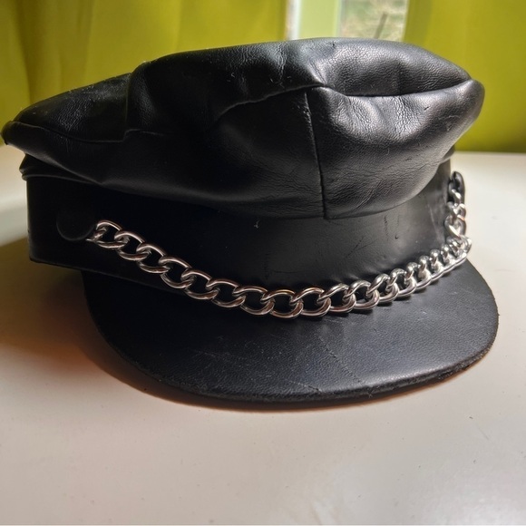 NEWSBOY CAP. Black vinyl with chain. Perfect for costume. Approx 9” Diameter - Picture 1 of 5
